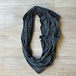 Lululemon scarf grey/black